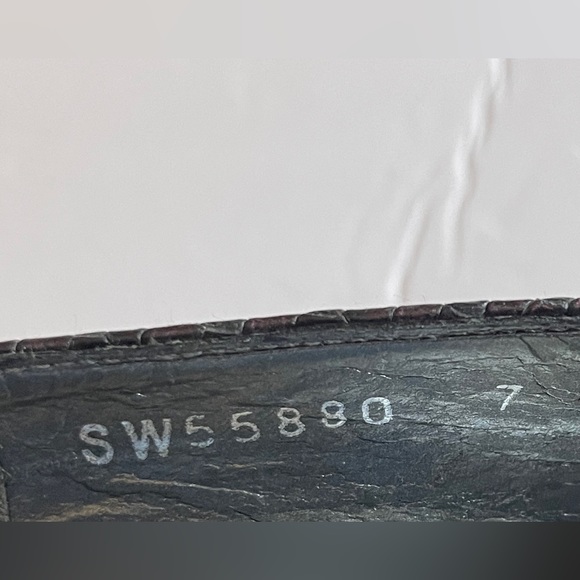 Stuart Weitzman Python Snakeskin Purple Metallic Pumps, size 7.5 FALL - Picture 15 of 15